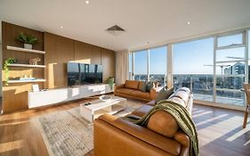 The Views Penthouse - Cityscape & Parkland Scenery